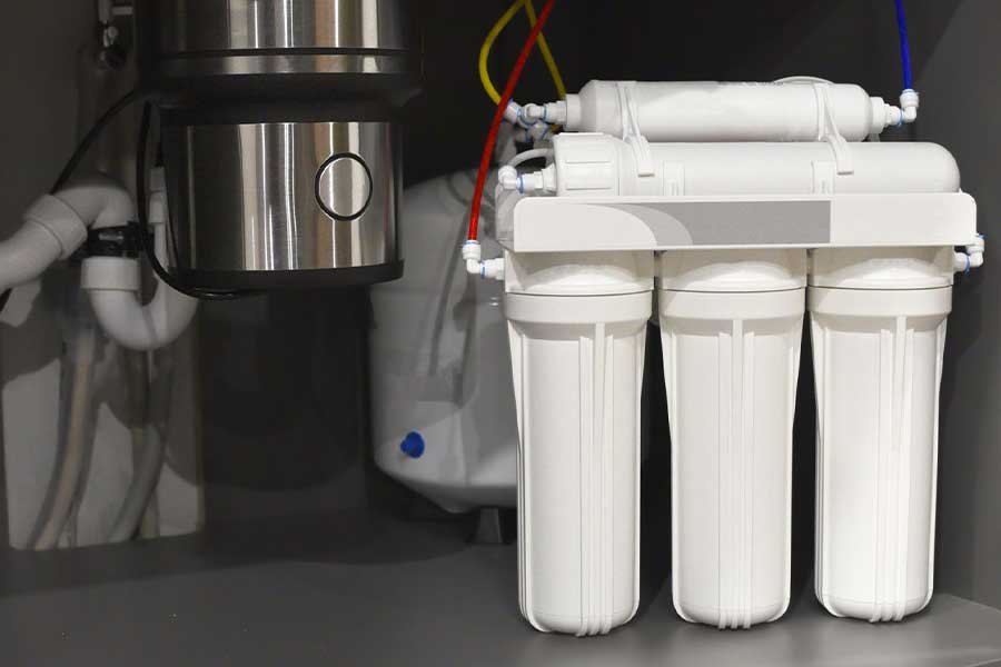 Water filtration system with sediment and carbon filters.